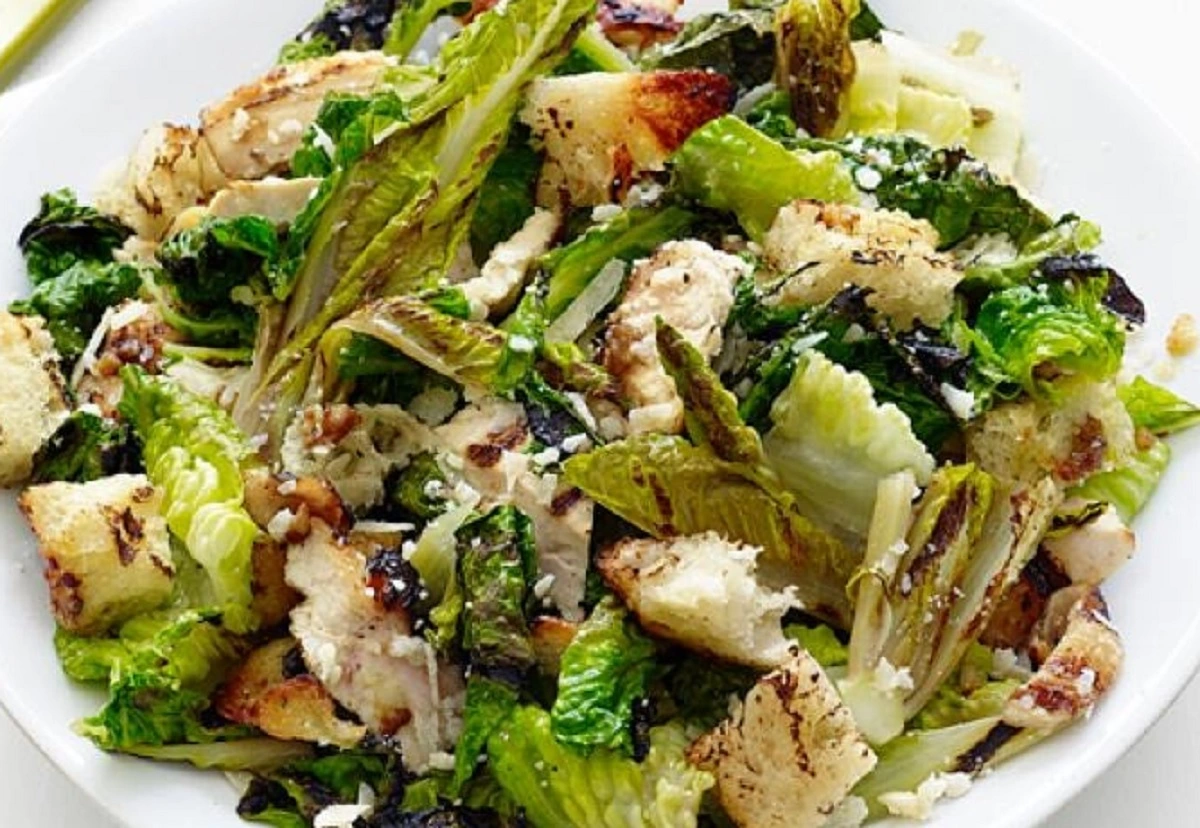 How-Many-Calories-Are-in-Chicken-Caesar-Salad