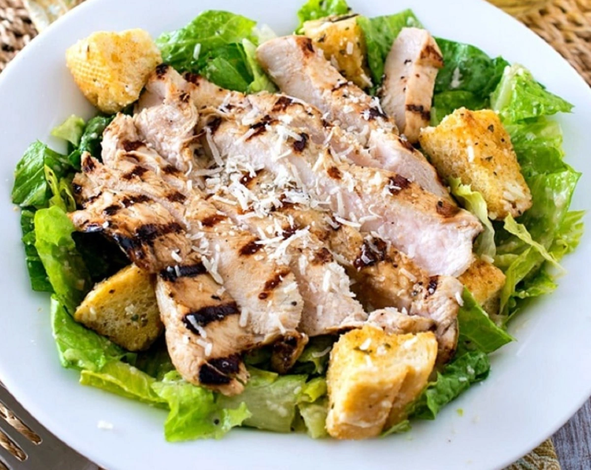 How Many Calories in Caesar Salad with Grilled Chicken
