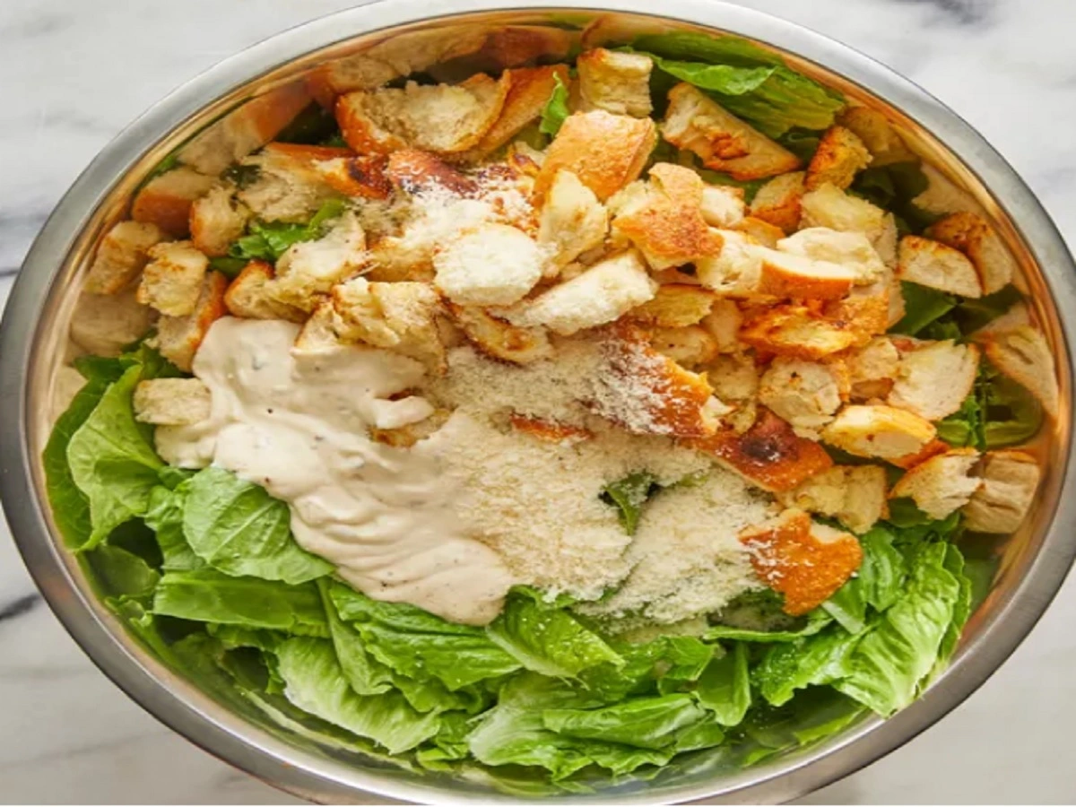 How-Many-Carbs-in-Caesar-Salad